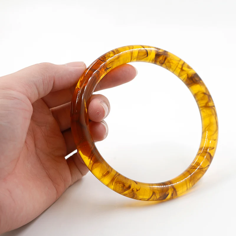 Cad a dhéanann bracelet níos mó ná cúlpháirtí amháin?