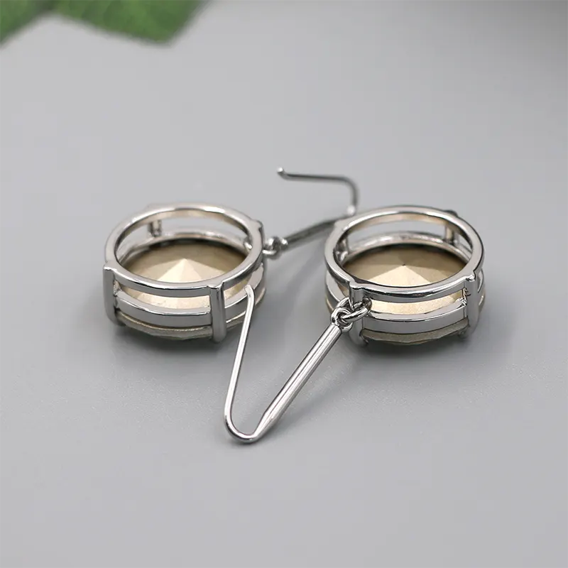 Earring diamant mór aonair
